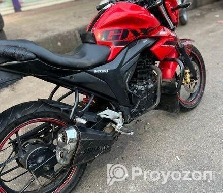 Suzuki Gixxer SD RED AND BLACK 2017