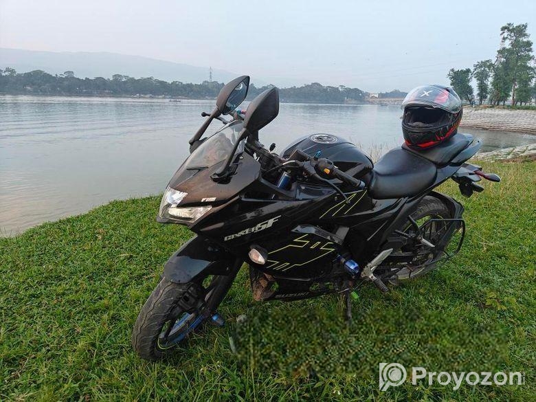Suzuki Gixxer SF . 2023