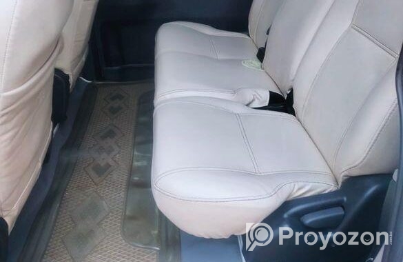 Toyota Noah 2014