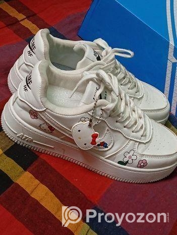 Ladies Shoe. reasonable price.