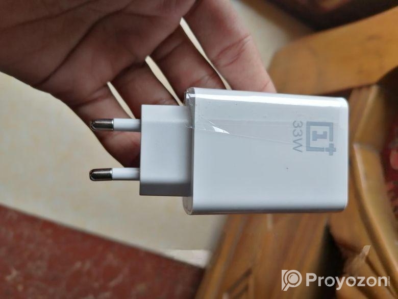 ৩৩ ওয়াটের ওয়ান প্লাস চার্জার বিক্রয় করা হবে