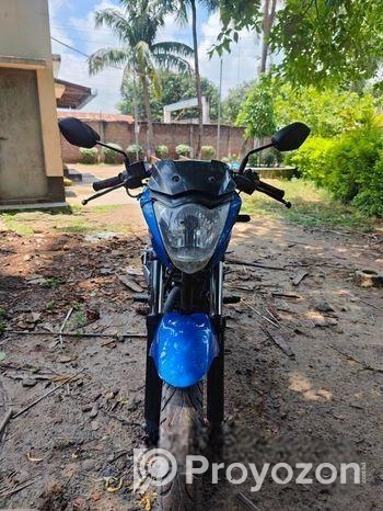 Suzuki Gixxer . 2017