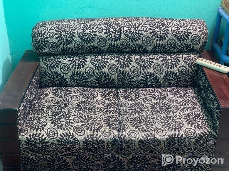 5 Seaters MDF Wooden Sofa Set Good Condition