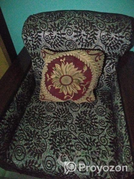 5 Seaters MDF Wooden Sofa Set Good Condition