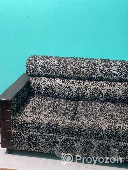 5 Seaters MDF Wooden Sofa Set Good Condition