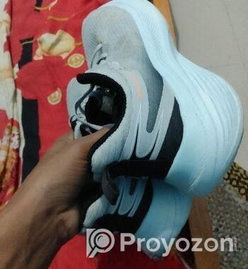 Running shoe