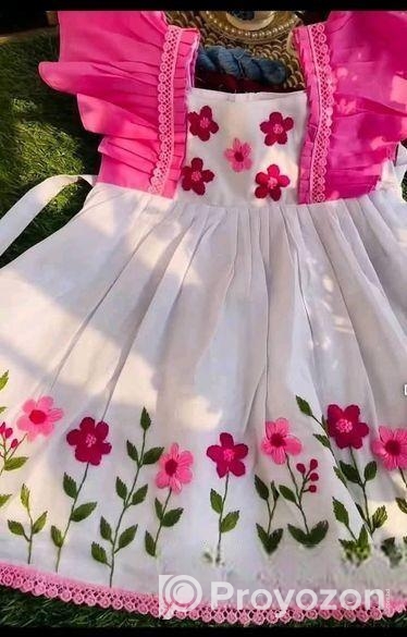 হাতের তৈরি বাচ্চাদের পোশাক