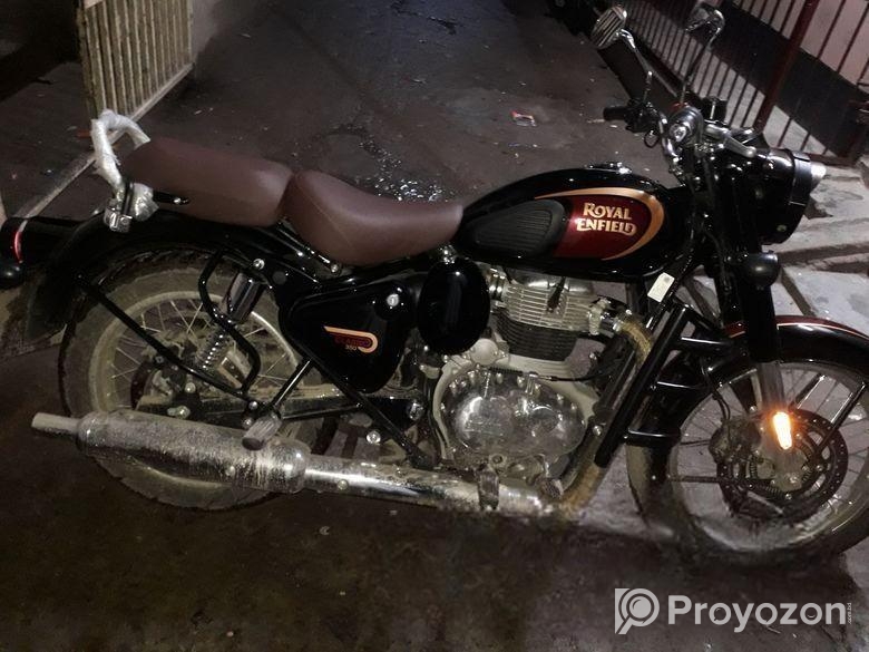 Royal Enfield Classic 350 . 2025