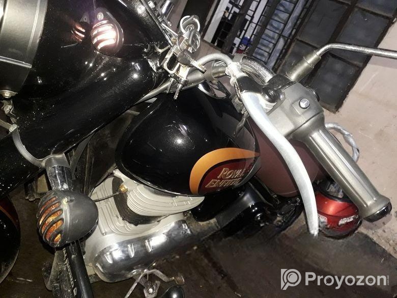 Royal Enfield Classic 350 . 2025