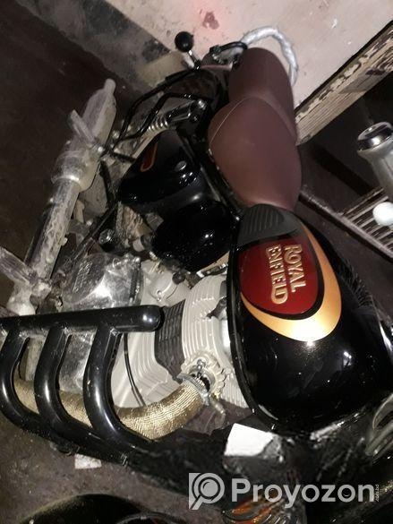 Royal Enfield Classic 350 . 2025