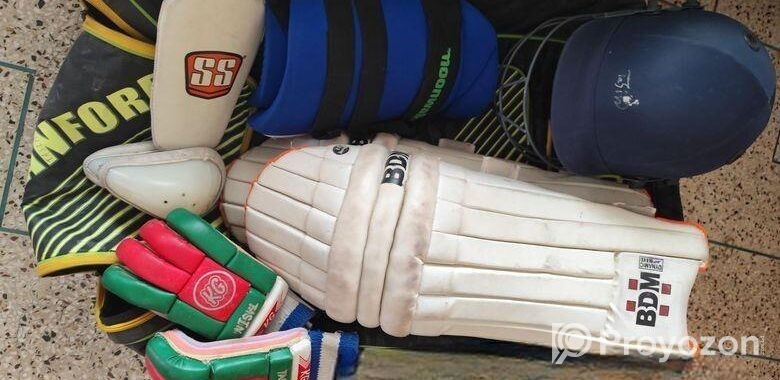Used Cricket Kit