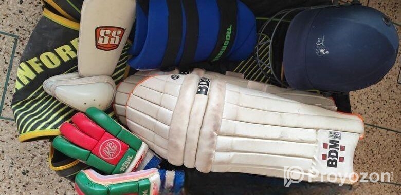 Used Cricket Kit
