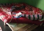 একটি বড় চৌকি এবং টেবিল বিক্রয় হবে