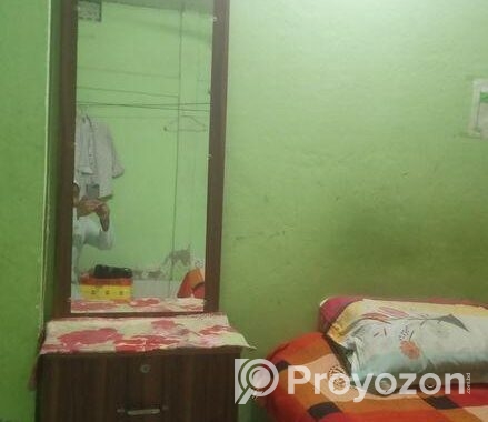 একটি ড্রেসিং টেবিল বিক্রি করা হবে