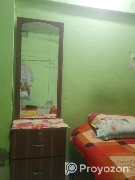 একটি ড্রেসিং টেবিল বিক্রি করা হবে