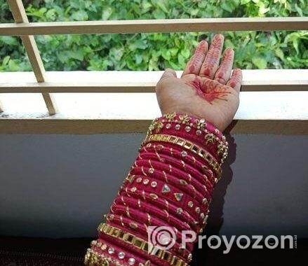হাতে তৈরি দুই ডজন চুরি।