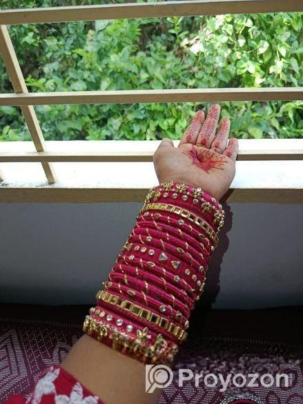 হাতে তৈরি দুই ডজন চুরি।