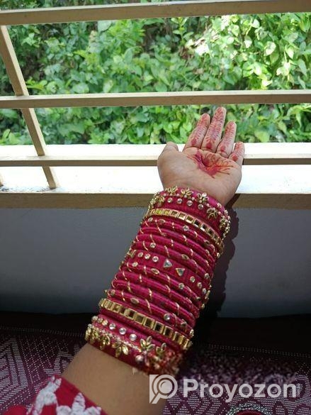 হাতে তৈরি দুই ডজন চুরি।