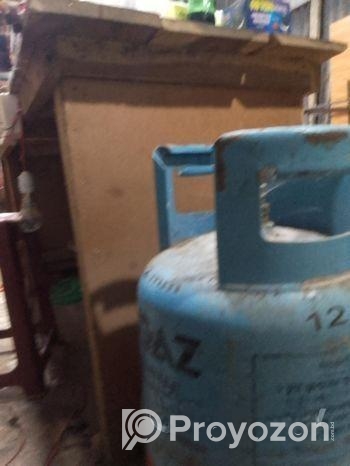 একটি গ্যাস সিলিন্ডার বিক্রয় করা হবে