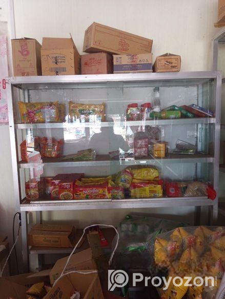 দোকানের রেক এস দিয়ে তৈরি