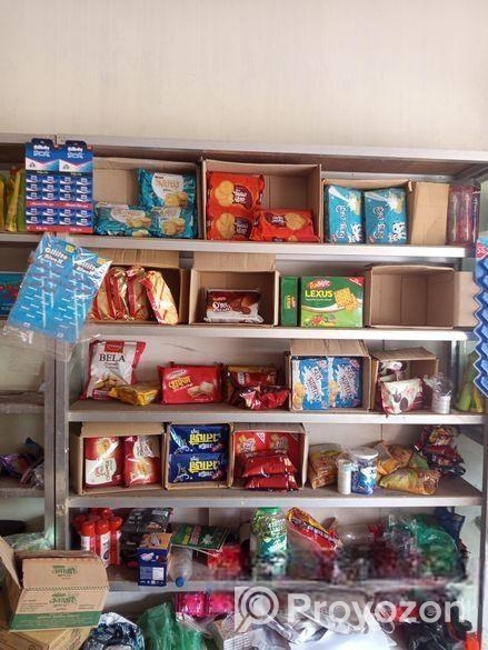 দোকানের রেক এস দিয়ে তৈরি