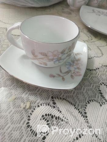 খুব ভালো মানের একটি ডিনার সেট একত্রিশ পিসের