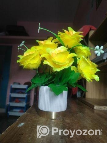 সুন্দর একটি ফুলের টপ।