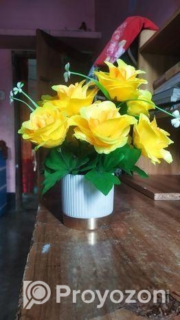 সুন্দর একটি ফুলের টপ।