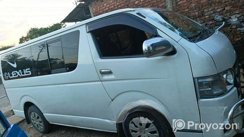 Toyota Hiace . 2005