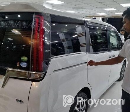 Toyota Esquire . 2020