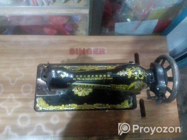 অনেক সুন্দর একটা সেলাই মেশিন বিক্রি হবে