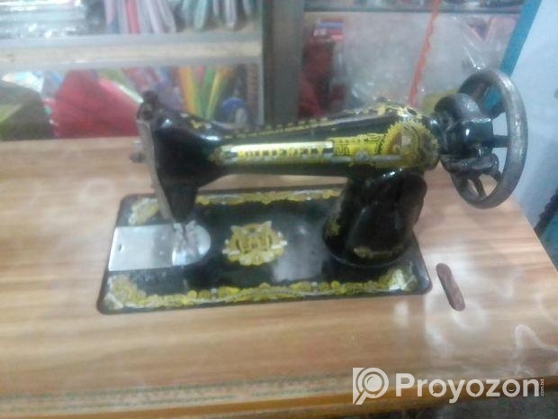 অনেক সুন্দর একটা সেলাই মেশিন বিক্রি হবে