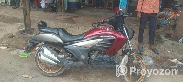 Suzuki Intruder fi bas 2022