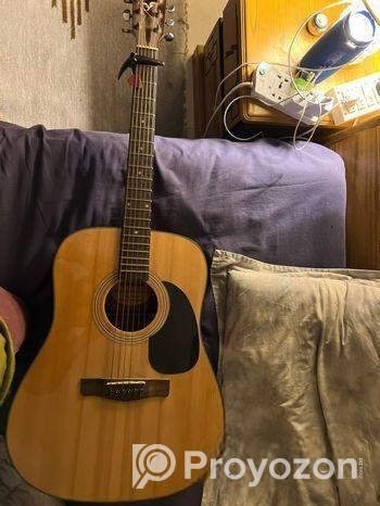 Yamaha F310 acoustic guiter