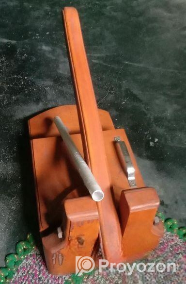 সেগুন কাঠের রুটি মেকার