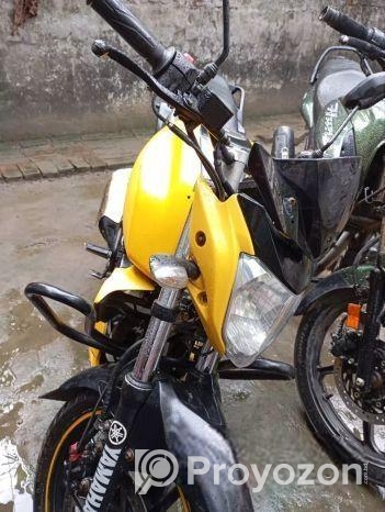 Yamaha FZS V1 . 2015