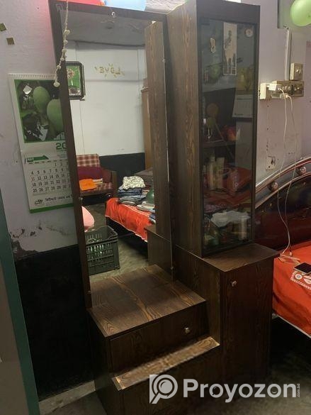 ড্রেসিং টেবিল