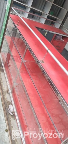 কাউন্টার টেবিল এবং দুইটা রেক