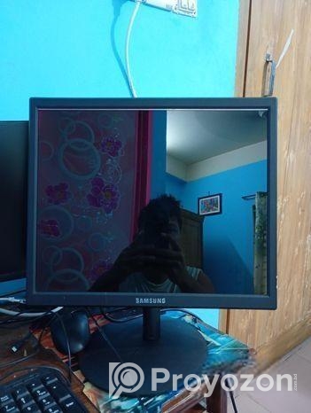 LED MONITOR 18 INCH