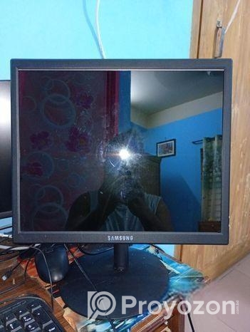 LED MONITOR 18 INCH