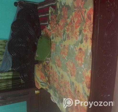 একটি খাট বিক্রি করা হবে
