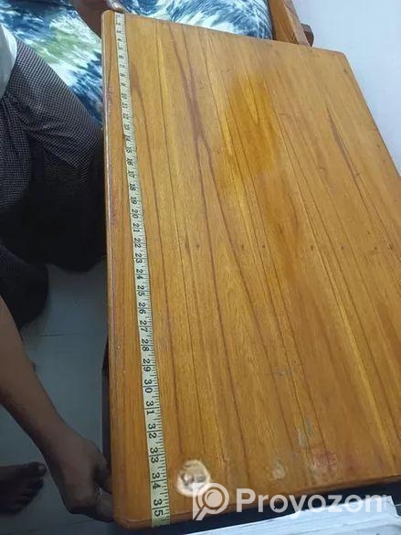 কাঠের ডেস্ক টেবিল