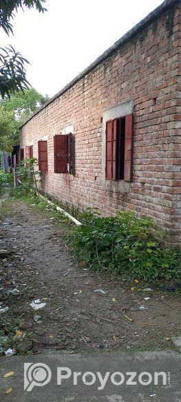 স্টেডিয়াম পাড়ায় টিনশেড বাড়িসহ ৪ কাঠা জমি বিক্র হবে