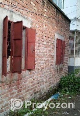 স্টেডিয়াম পাড়ায় টিনশেড বাড়িসহ ৪ কাঠা জমি বিক্র হবে