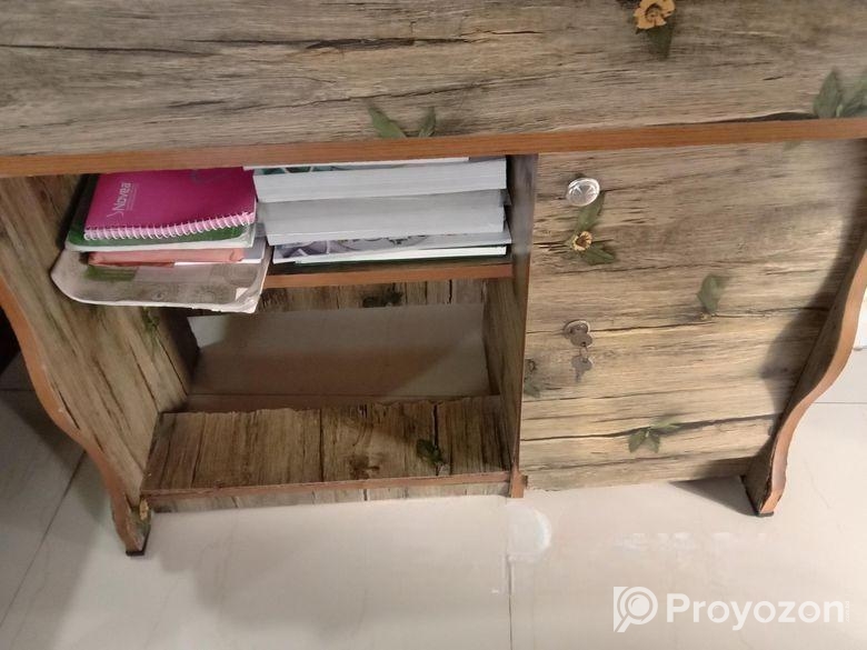 পড়ার টেবিল বিক্রি হবে