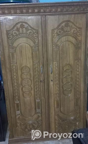 সেগুন কাঠের আলমিরা ব্যবহৃত