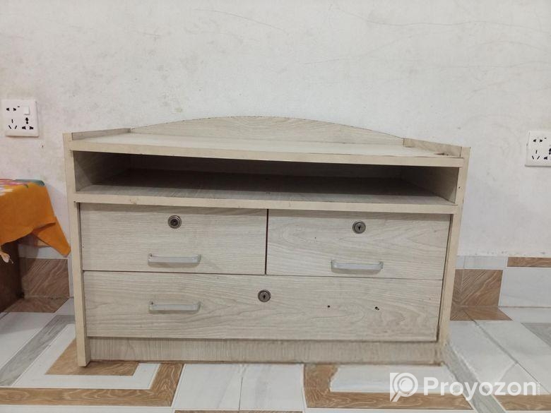 ডেস্ক বিক্রি করা হবে