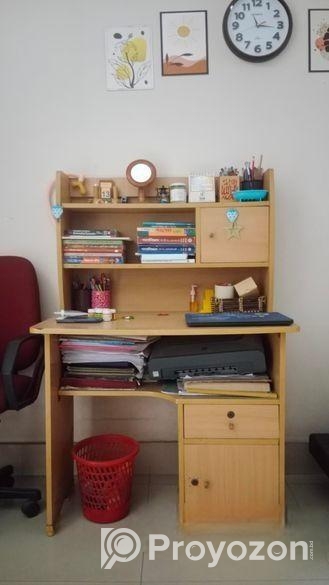 পড়ার টেবিল বিক্রয় হবে