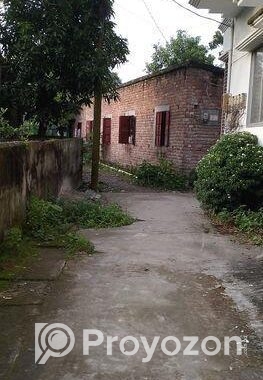 স্টেডিয়াম পাড়ায় টিনশেড বাড়িসহ ৪ কাঠা জমি বিক্র হবে