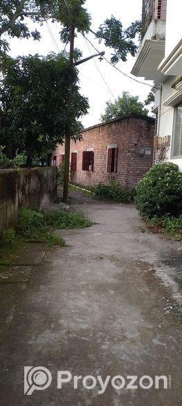 স্টেডিয়াম পাড়ায় টিনশেড বাড়িসহ ৪ কাঠা জমি বিক্র হবে